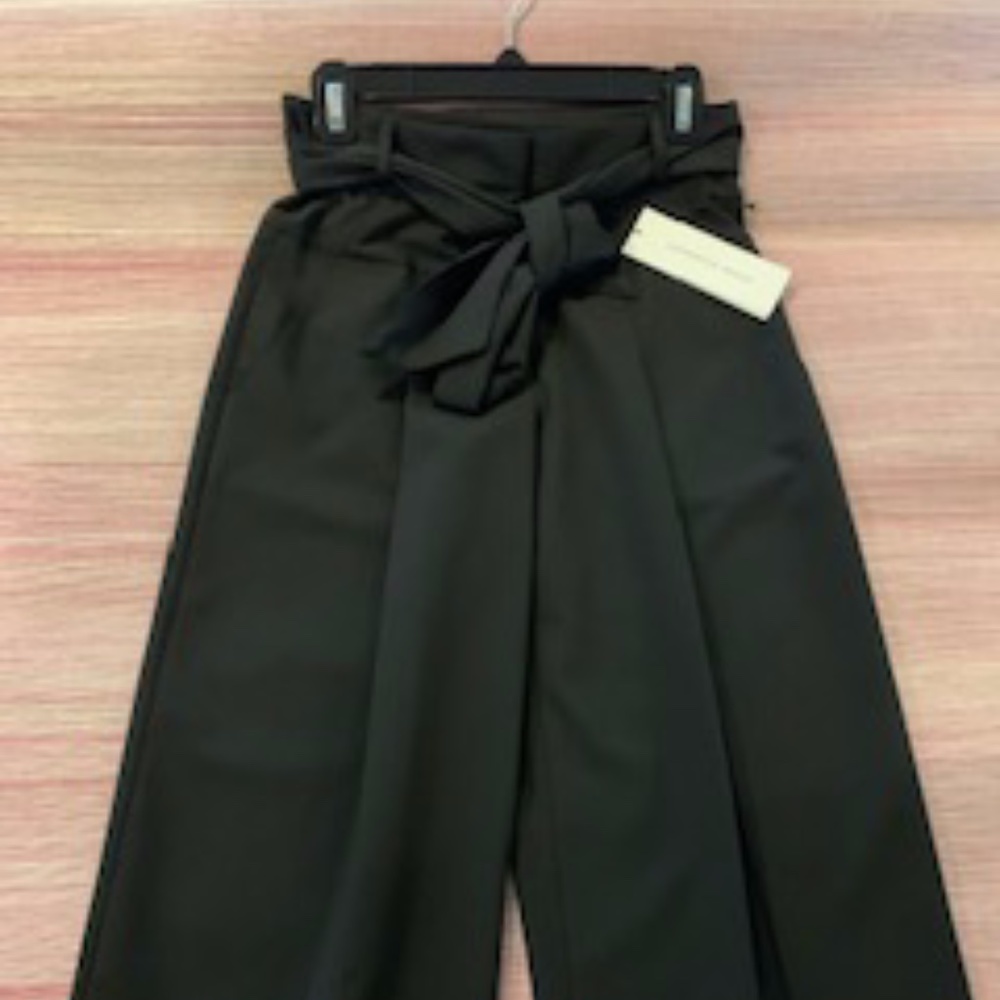 Veronica Beard Black Cropped Pants NWT